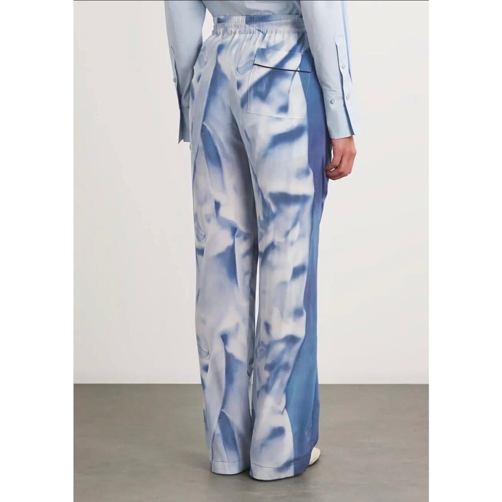 Victoria Beckham Silk Pleated Pyjama Trousers in Satin Flowers Ice Blue 8 - Picture 7 of 8